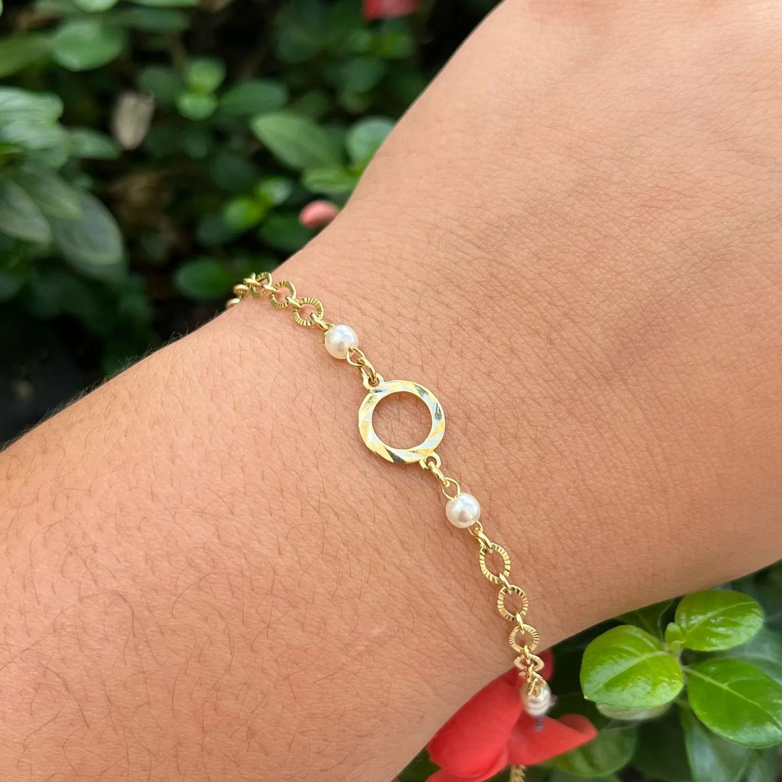 Pulseira Dourada Prola e Crculo Diamantado