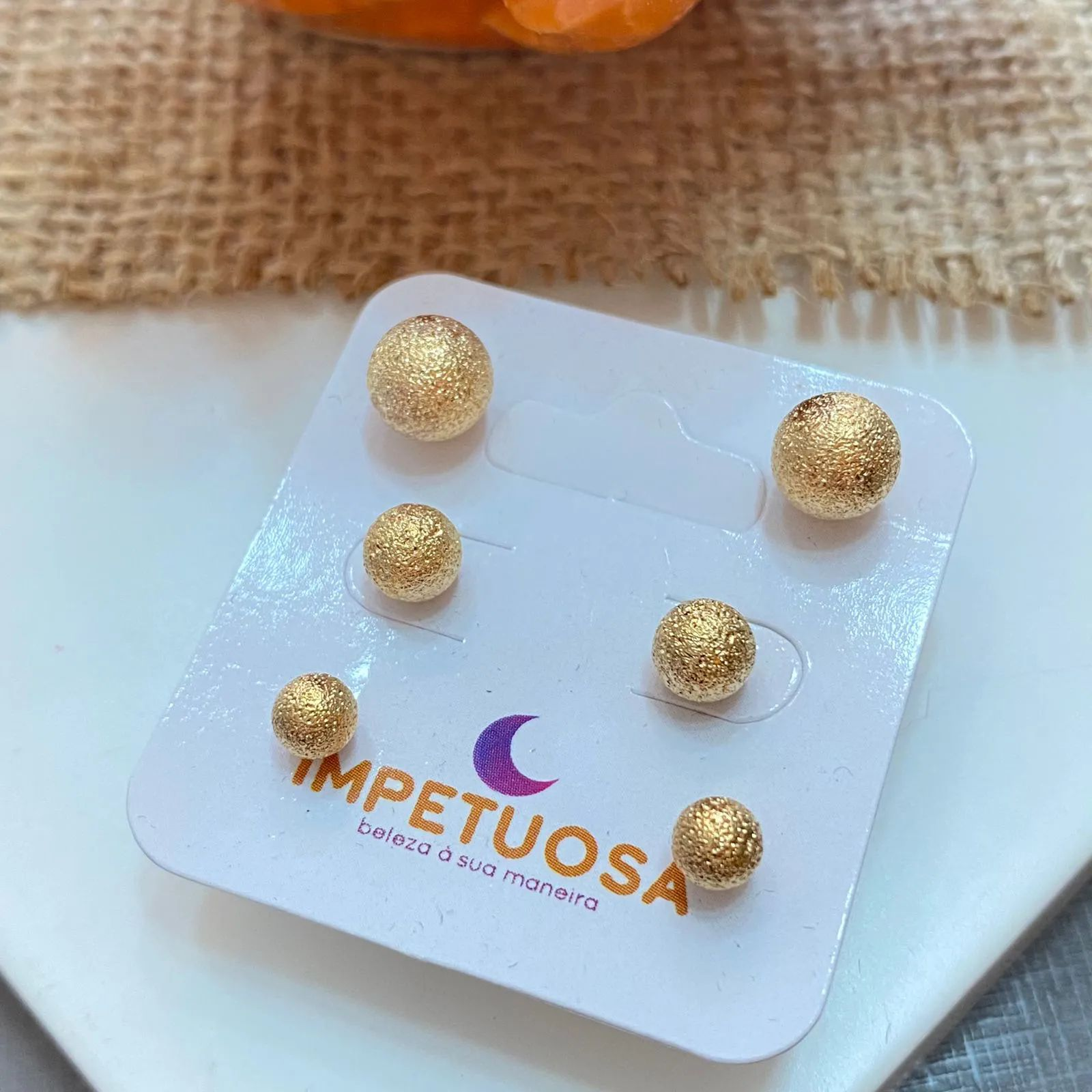 Brinco Dourado Trio Bolas Foscas