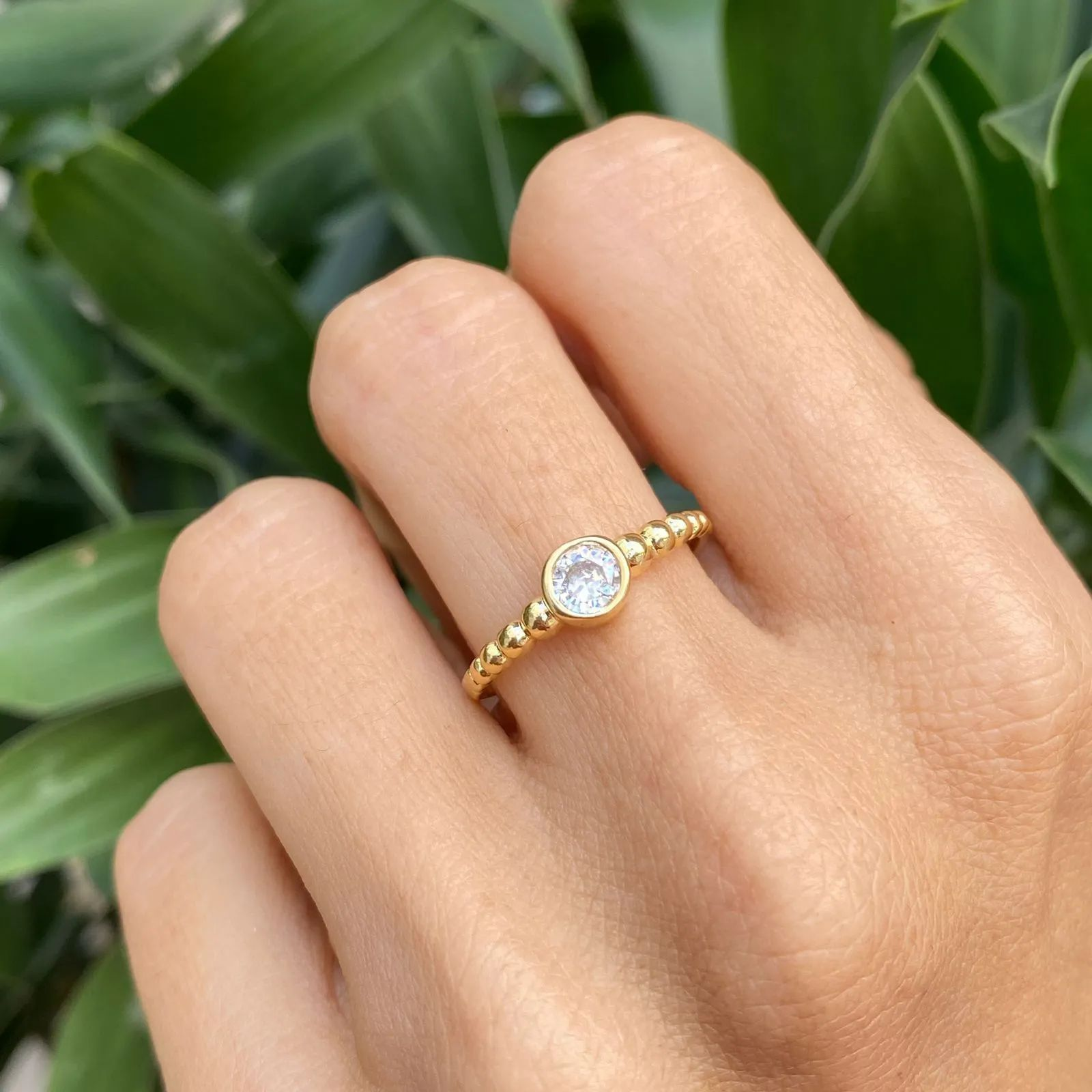 Anel Dourado Solitrio com Bolinhas