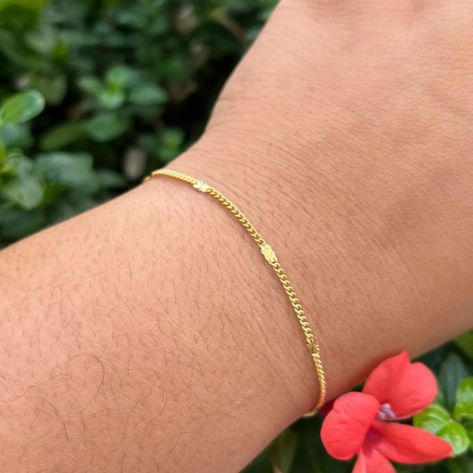 Pulseira Dourada Detalhe Delicado