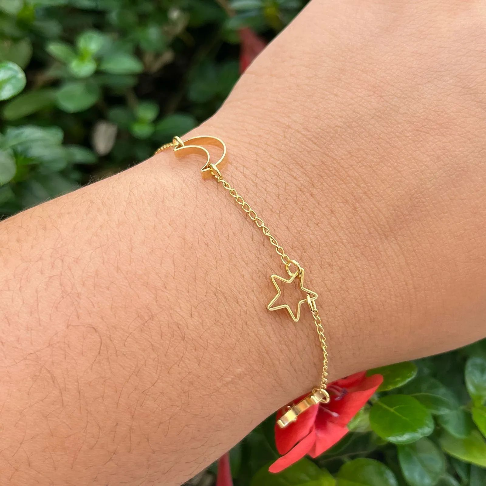 Pulseira Dourada Estrela e Lua Vazada 