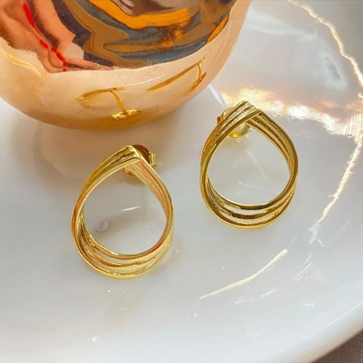 Brinco Dourado Gota Vazada