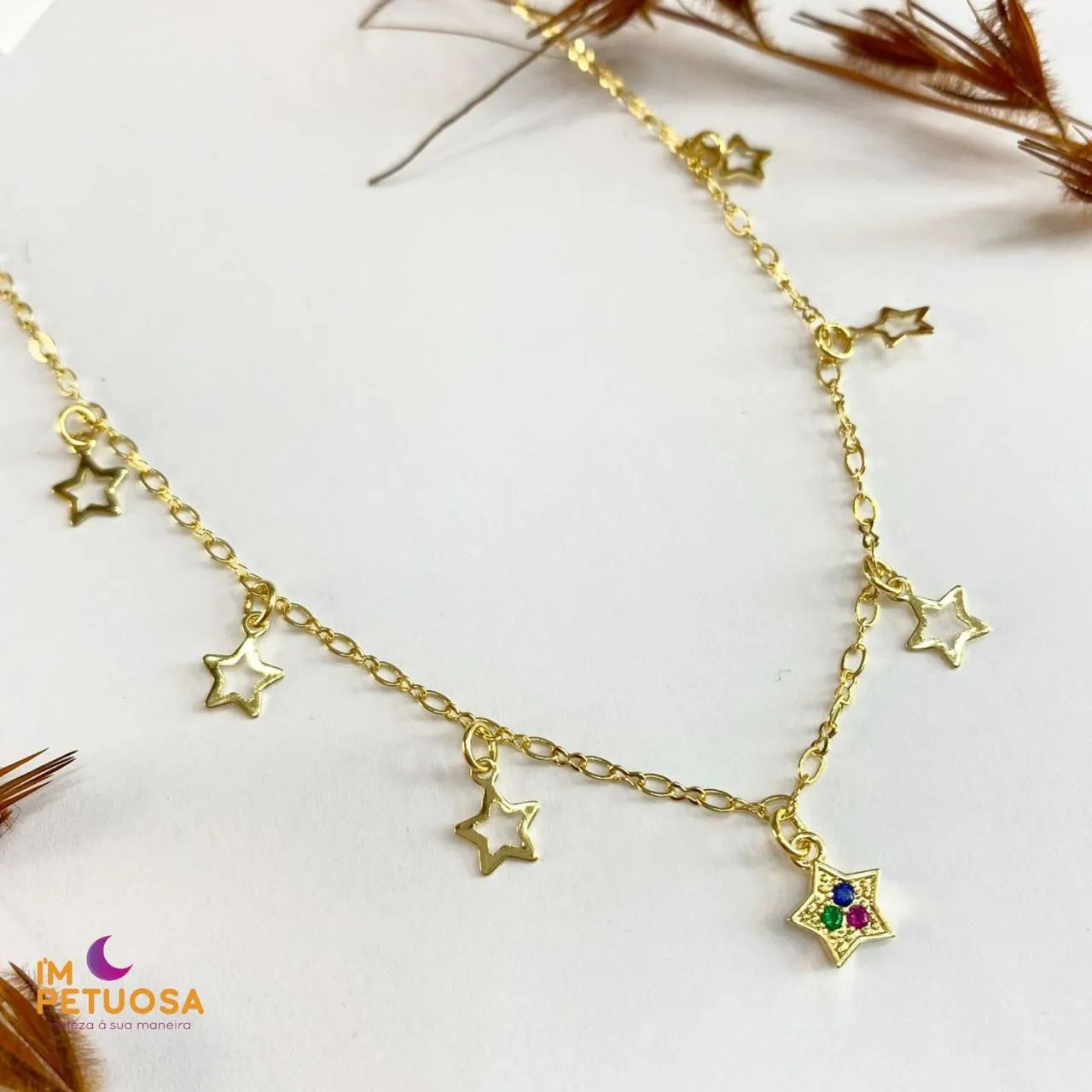 Chocker Dourada Pingentes Estrelinhas
