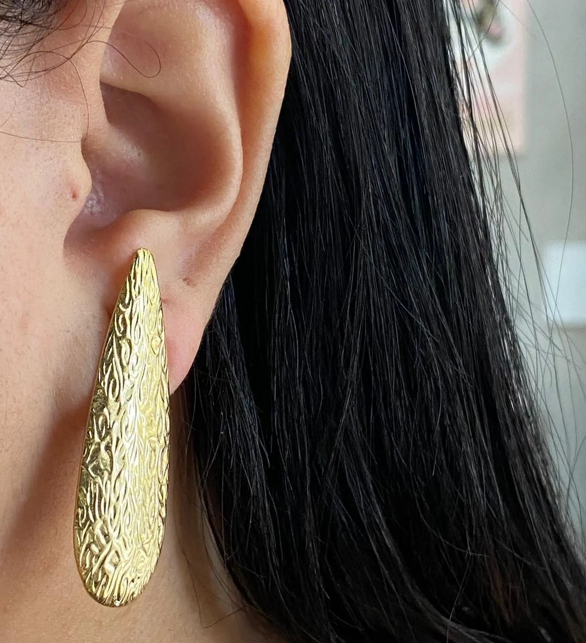 Brinco Dourado Gota Texturizada