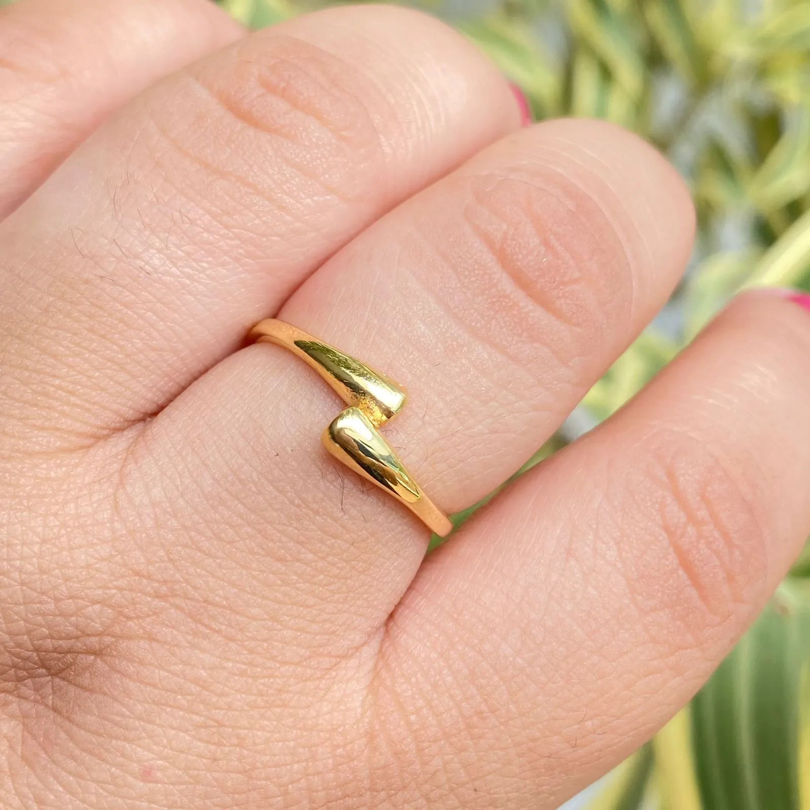 Anel Dourado Pontas em Gota