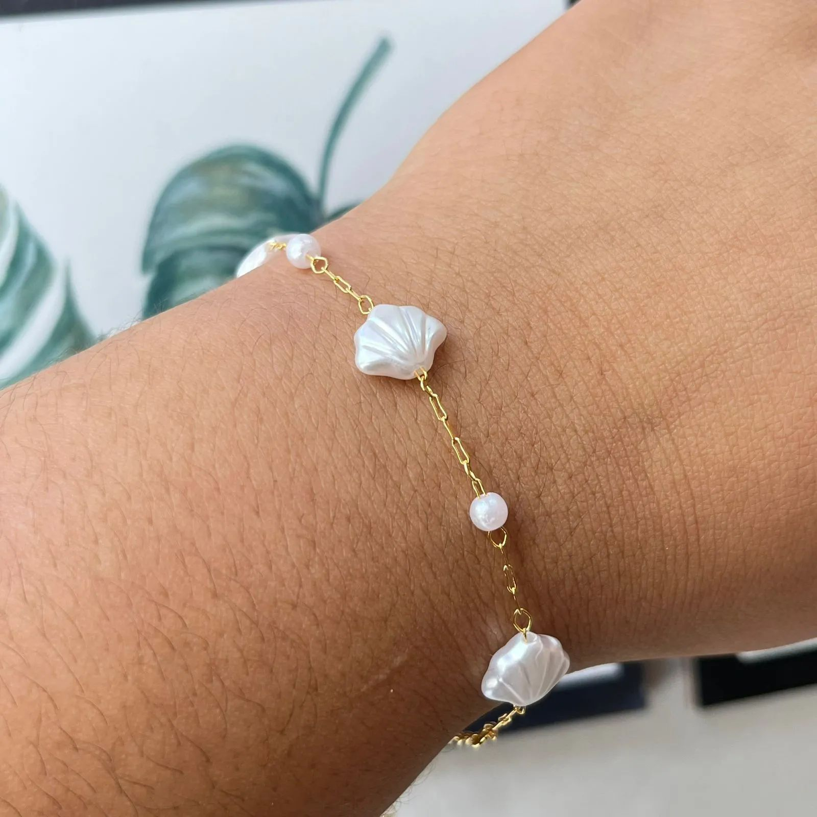 Pulseira Dourada Conchas Peroladas