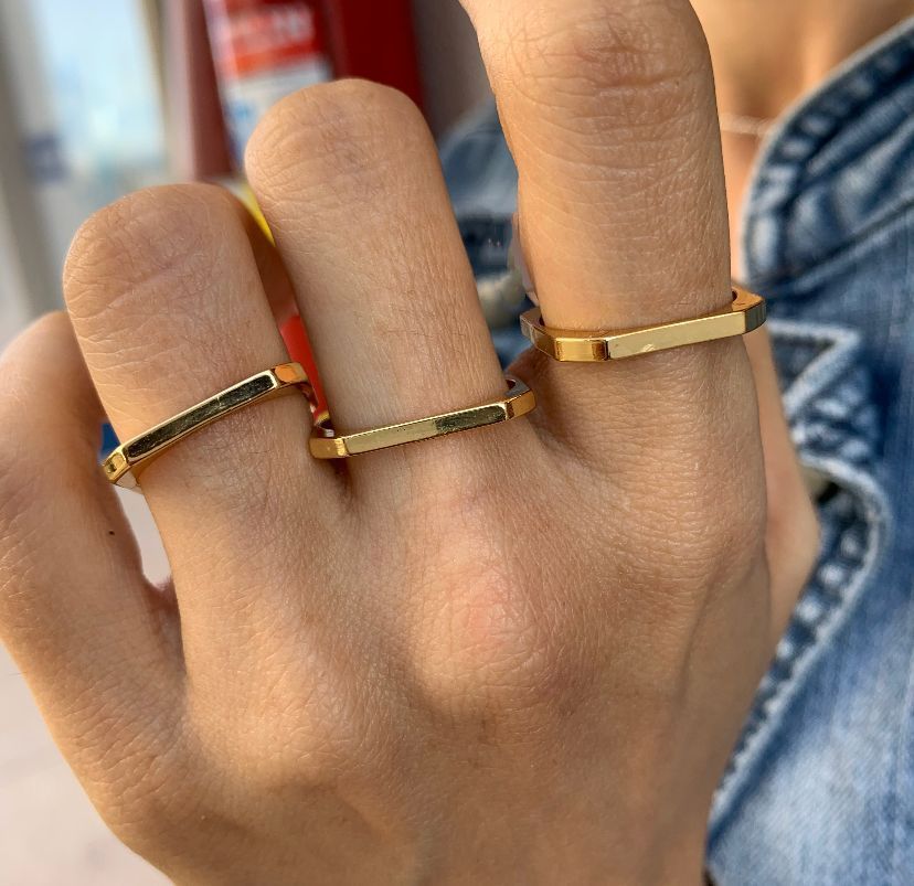 Anel Dourado Quadrado