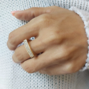 Anel Dourado Retangular Cravejado