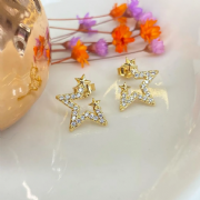 Brinco Dourado Estrela Cravejado