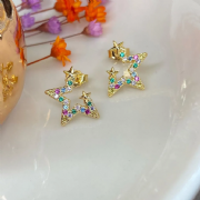 Brinco Dourado Estrela Cravejado