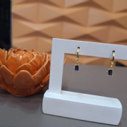 Argola Dourada Tranqueta Pedra Retangular Color