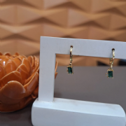 Argola Dourada Tranqueta Pedra Retangular Color